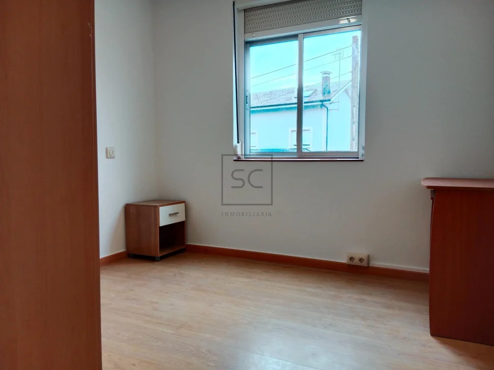 Edificio con patio en fene