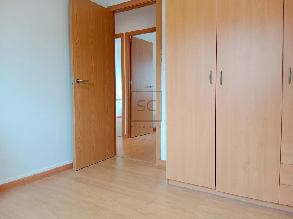 Edificio con patio en fene