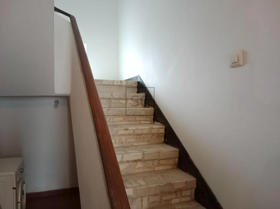 Edificio con patio en fene