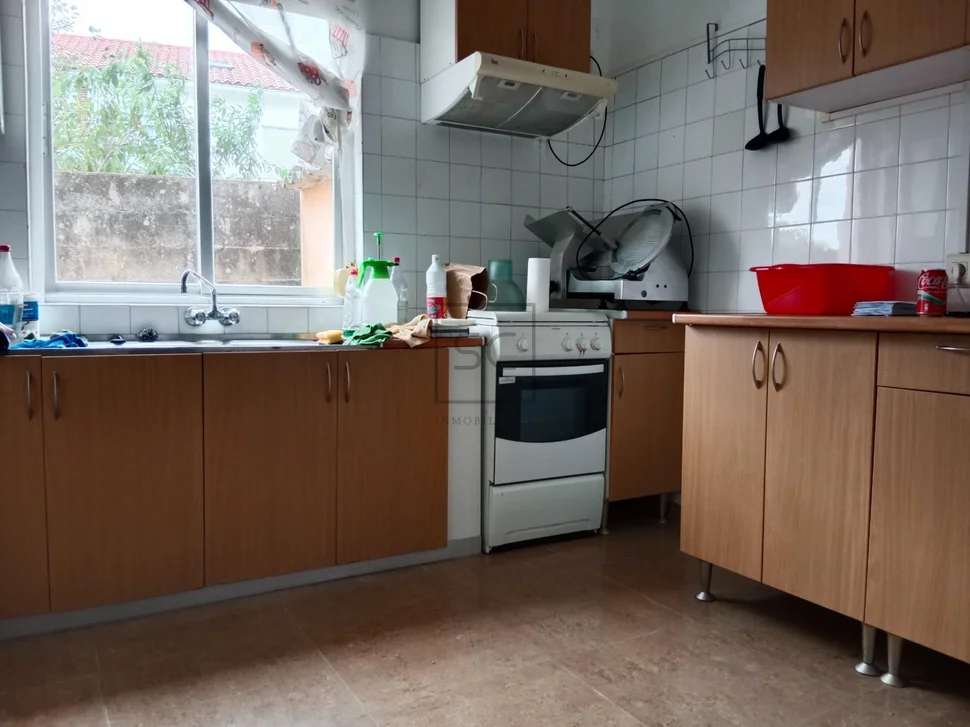 Edificio con patio en fene