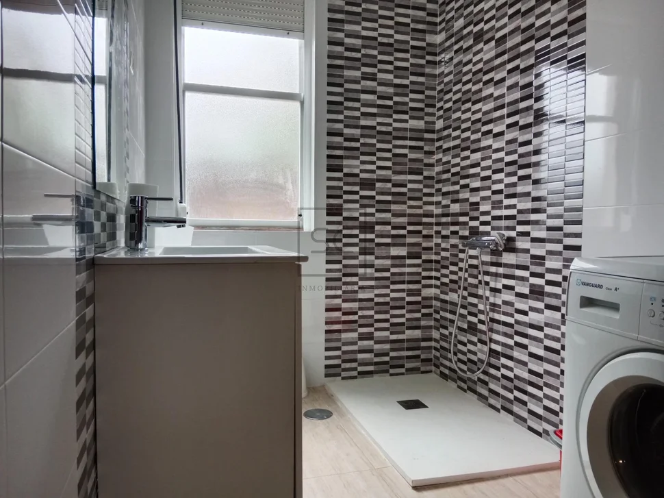 Edificio con patio en fene