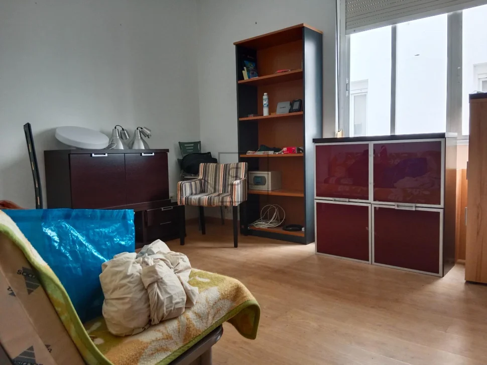 Edificio con patio en fene