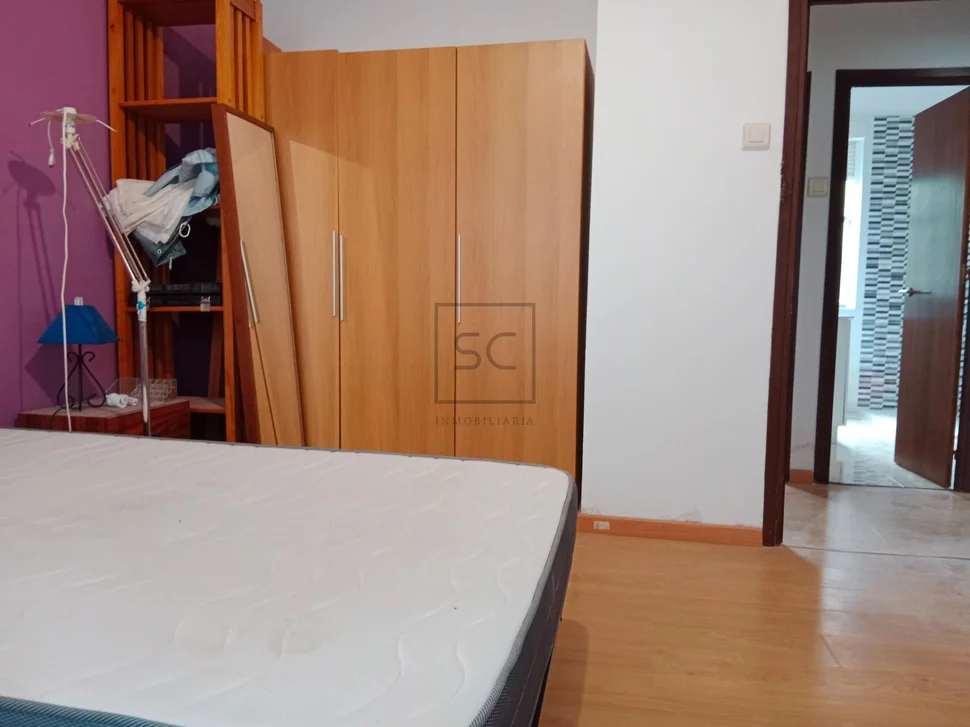 Edificio con patio en fene