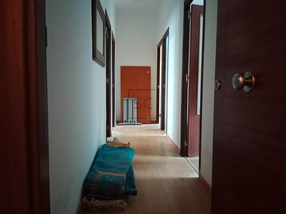 Edificio con patio en fene