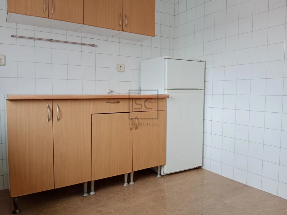 Edificio con patio en fene