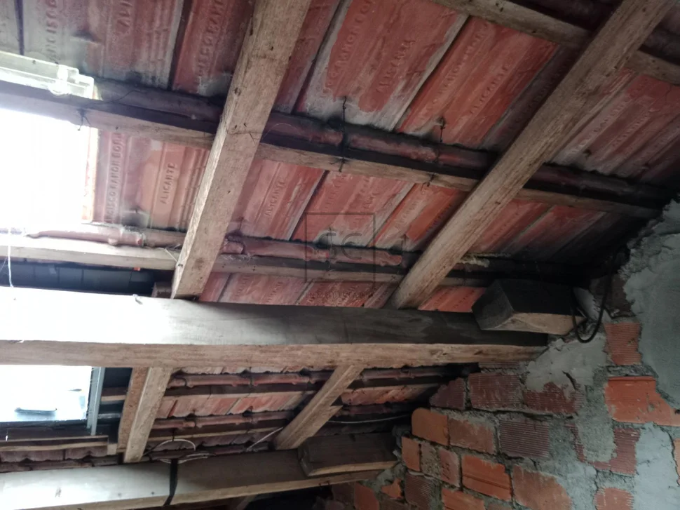 Edificio con patio en fene