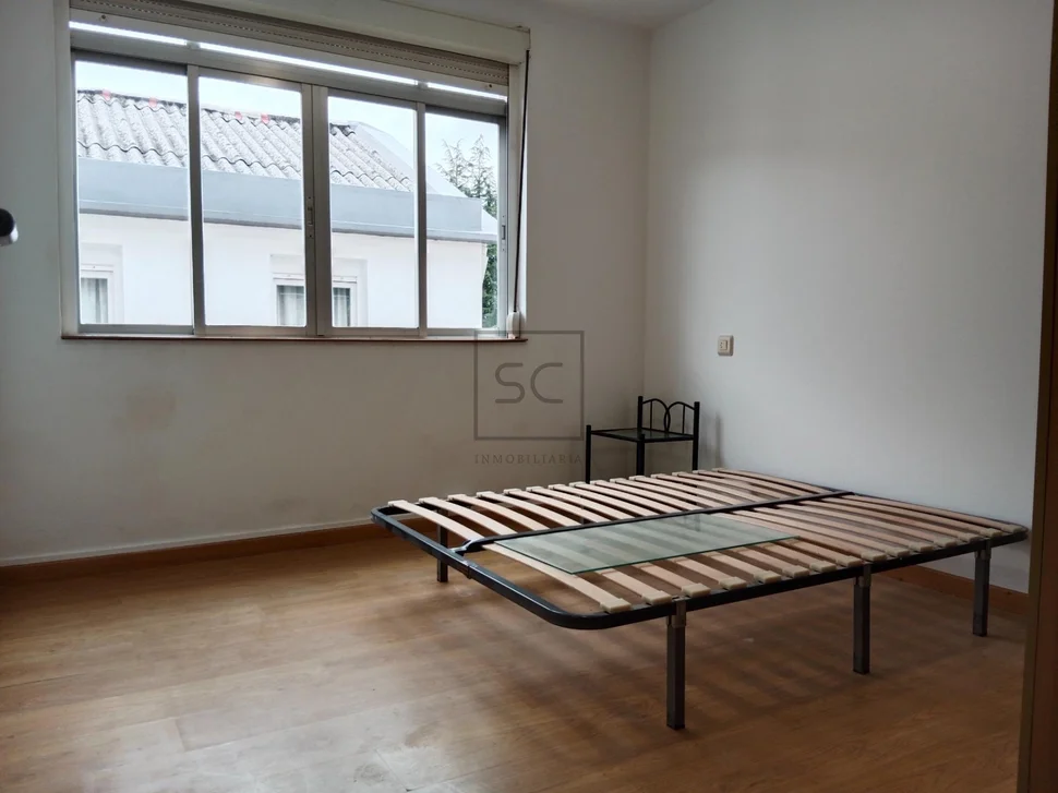 Edificio con patio en fene