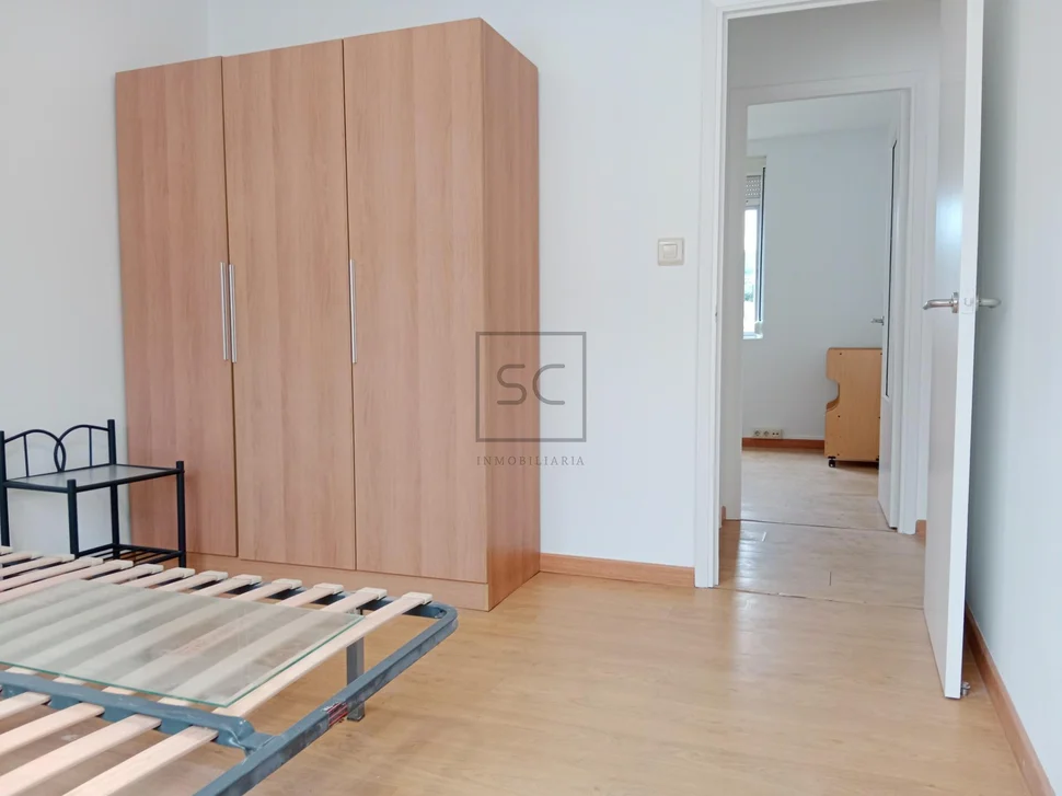 Edificio con patio en fene