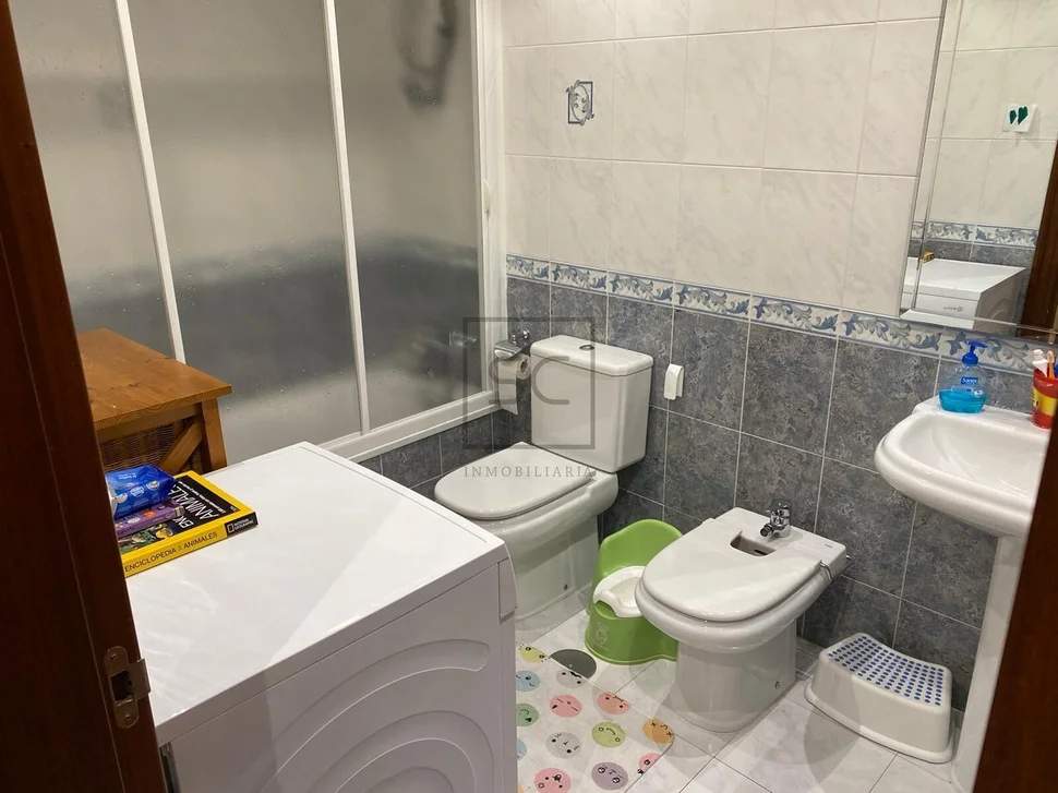 Amplio piso en narón con ascensor y plaza de garaje