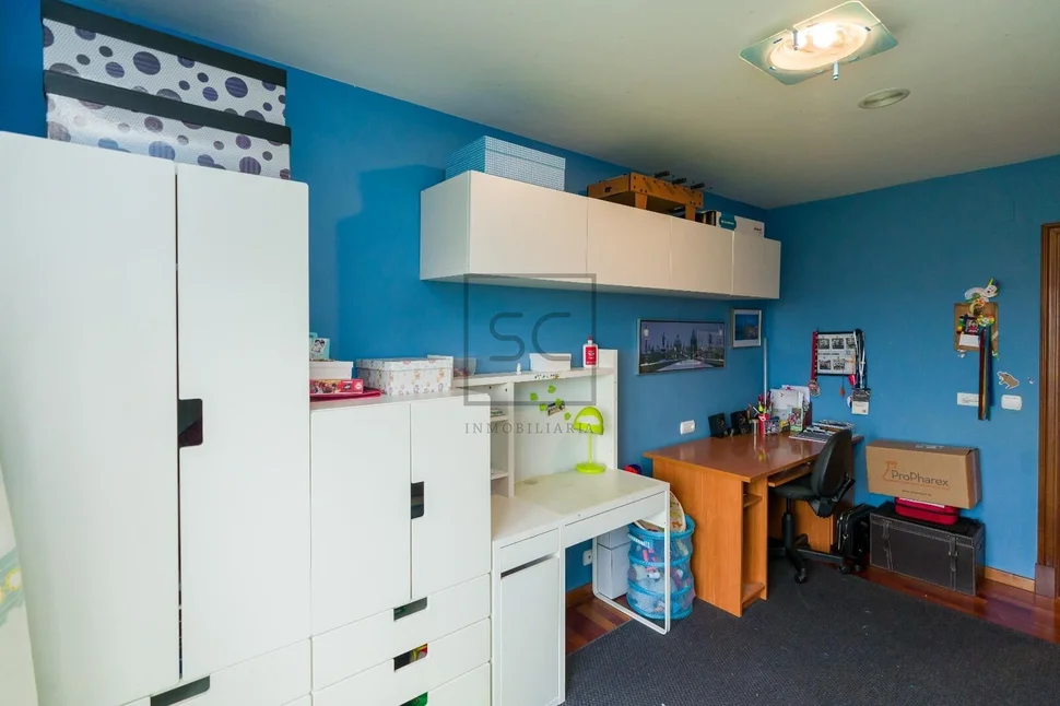 Amplio piso en narón con ascensor y plaza de garaje