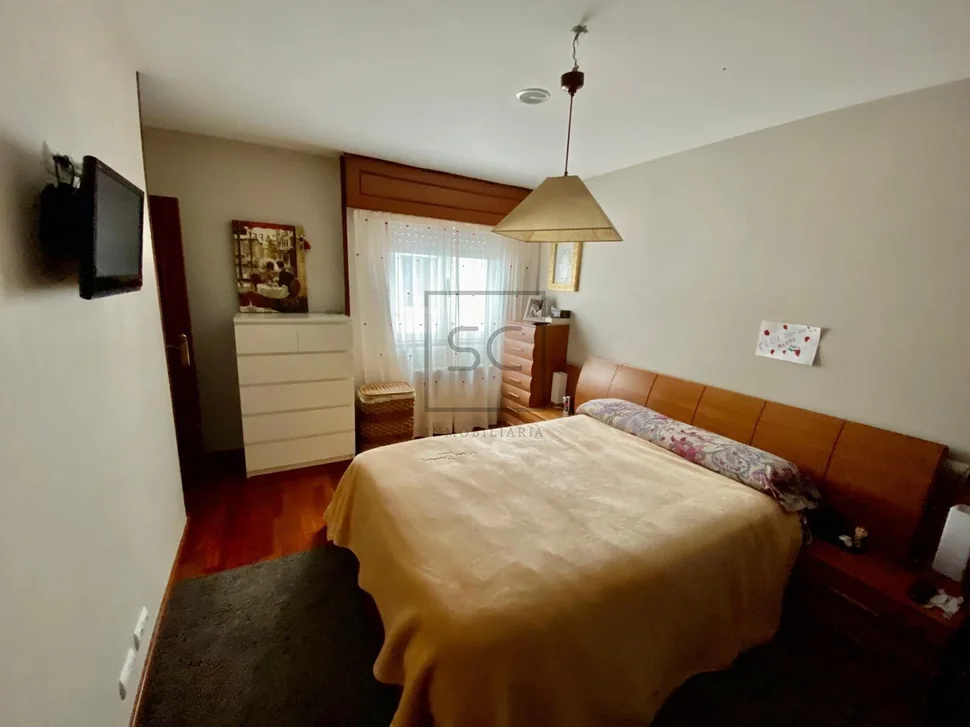 Amplio piso en narón con ascensor y plaza de garaje