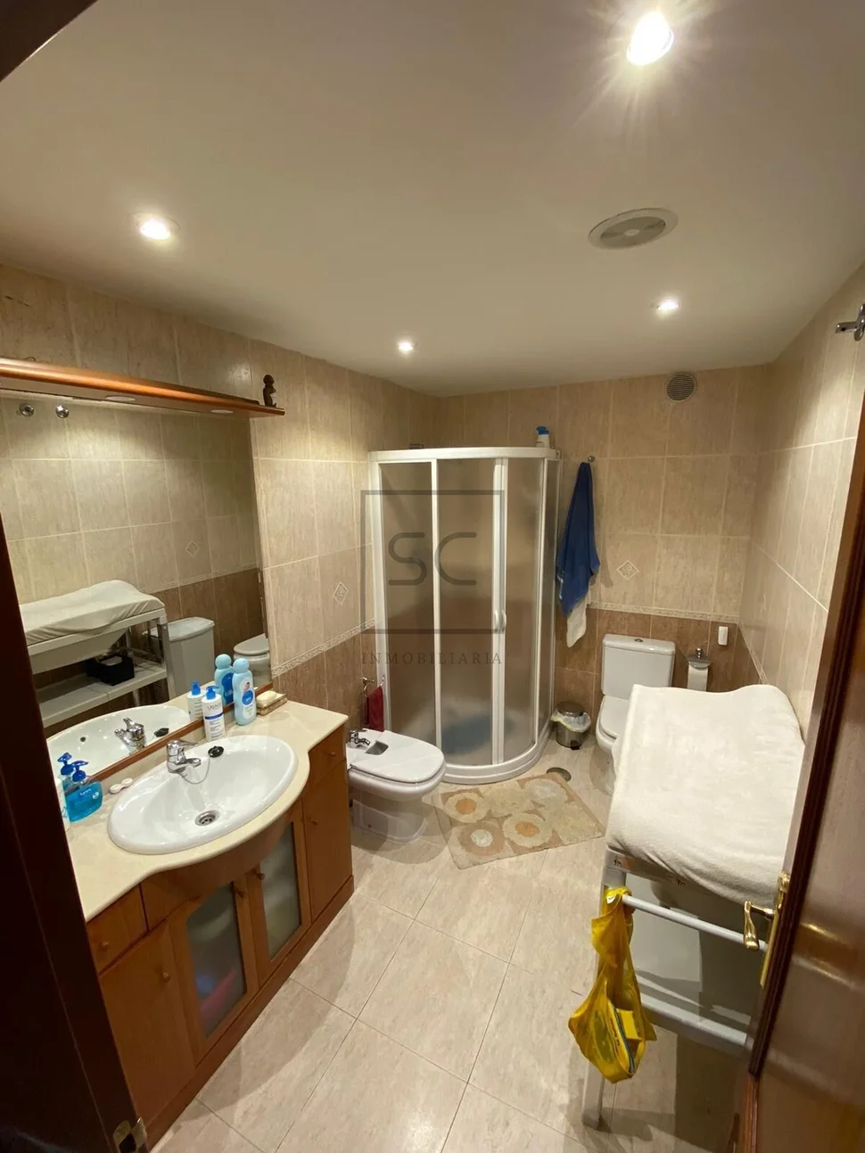 Amplio piso en narón con ascensor y plaza de garaje