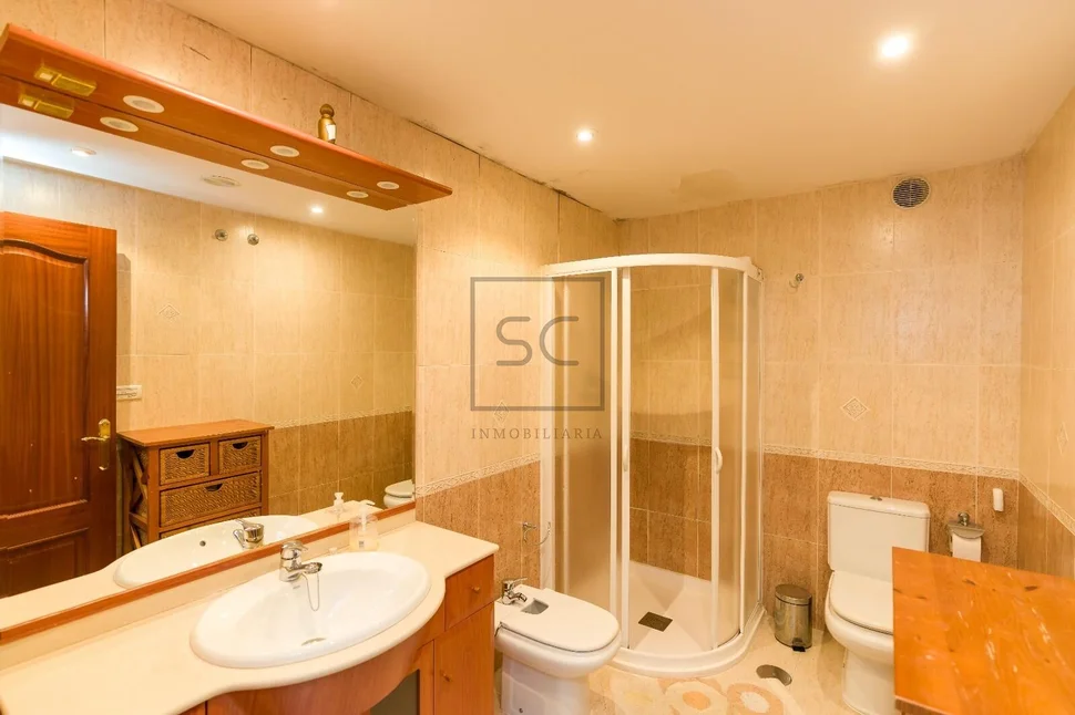 Amplio piso en narón con ascensor y plaza de garaje