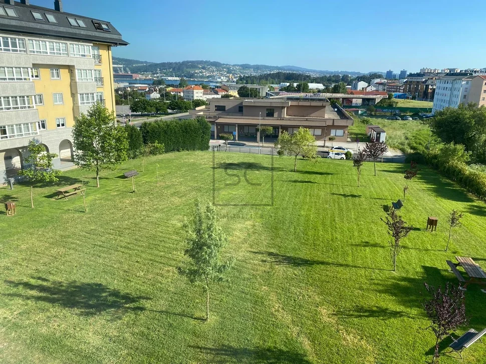 Amplio piso en narón con ascensor y plaza de garaje