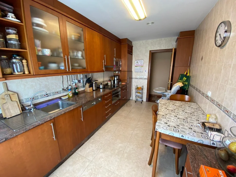 Amplio piso en narón con ascensor y plaza de garaje