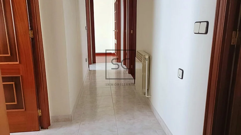 Edificio con dos plantas en perlío, fene