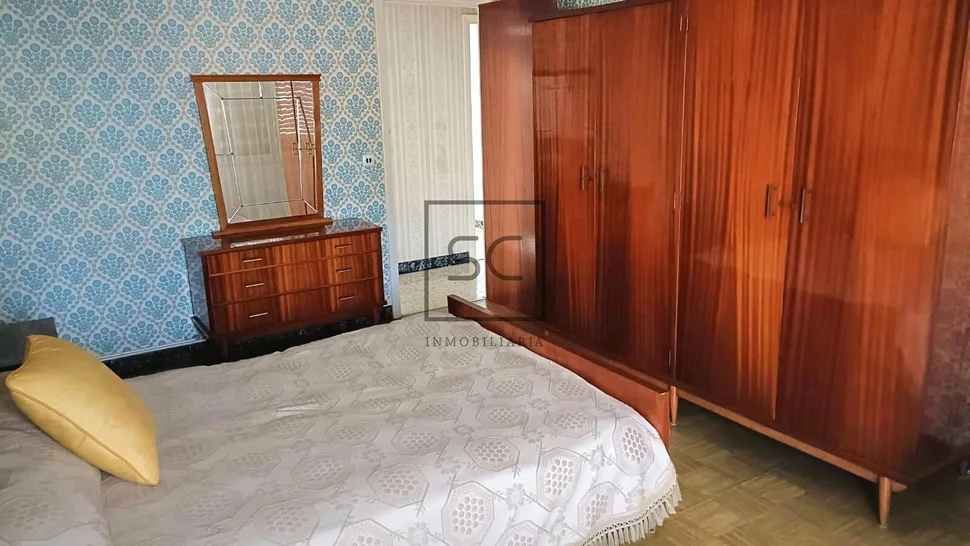 Edificio con dos plantas en perlío, fene