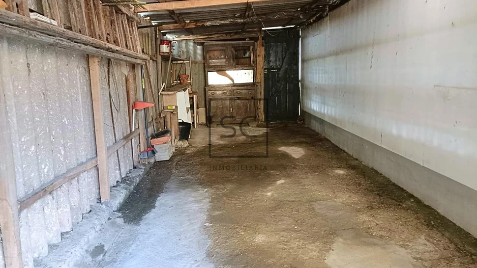 Edificio con dos plantas en perlío, fene