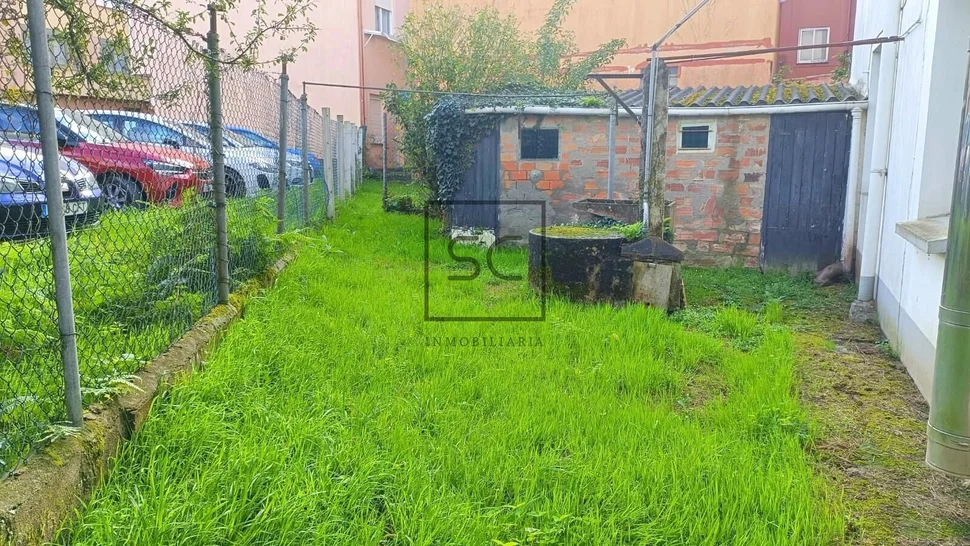 Edificio con dos plantas en perlío, fene