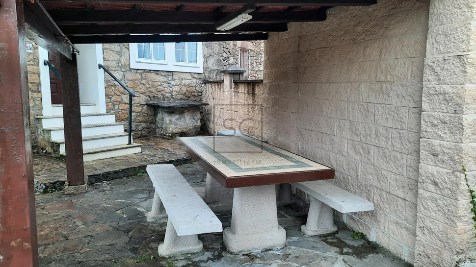 Casa de piedra con vistas al mar en doniños