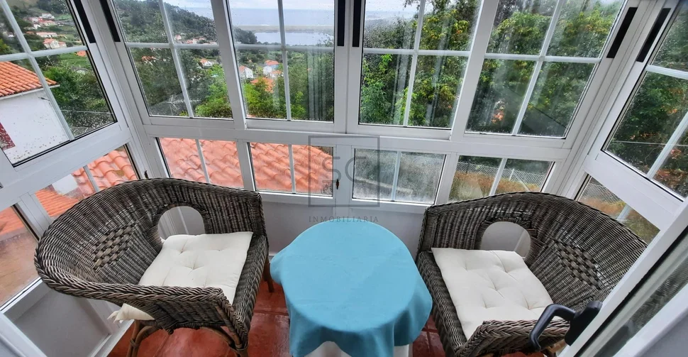 Casa de piedra con vistas al mar en doniños