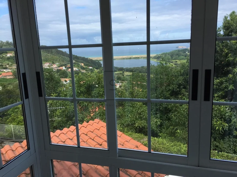 Casa de piedra con vistas al mar en doniños