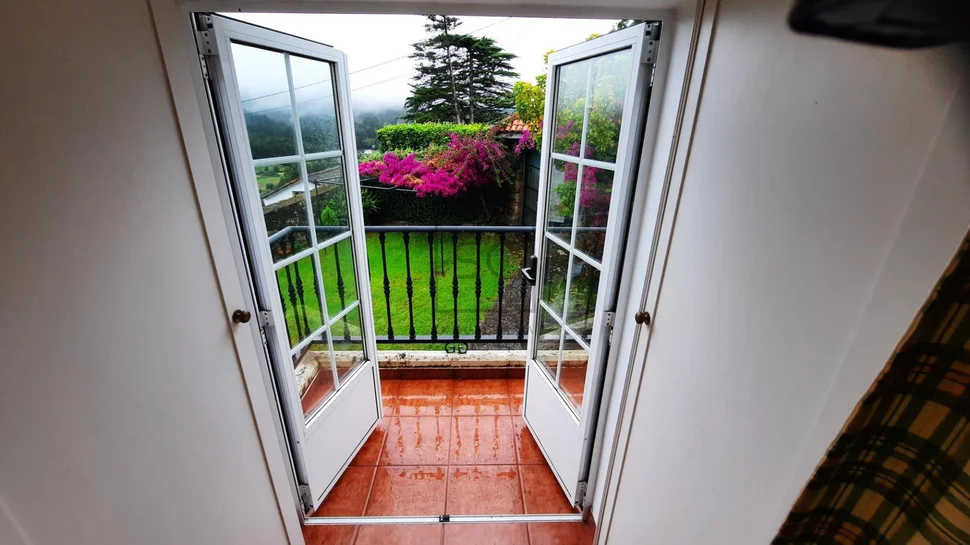 Casa de piedra con vistas al mar en doniños