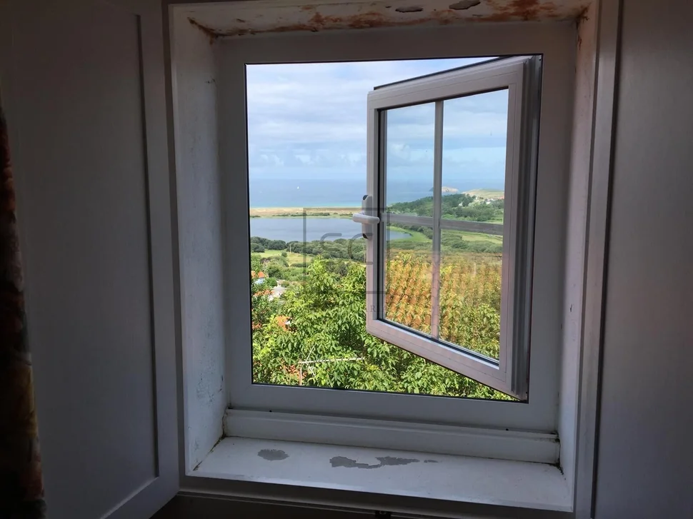 Casa de piedra con vistas al mar en doniños