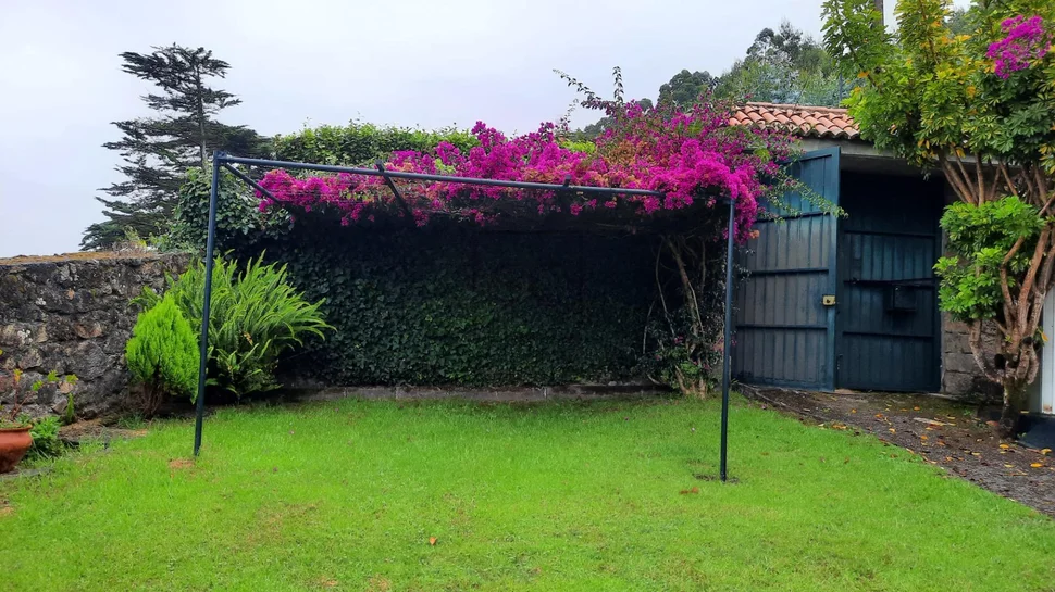 Casa de piedra con vistas al mar en doniños