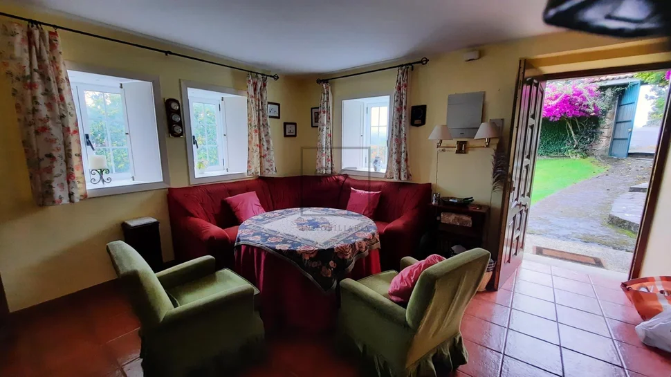 Casa de piedra con vistas al mar en doniños