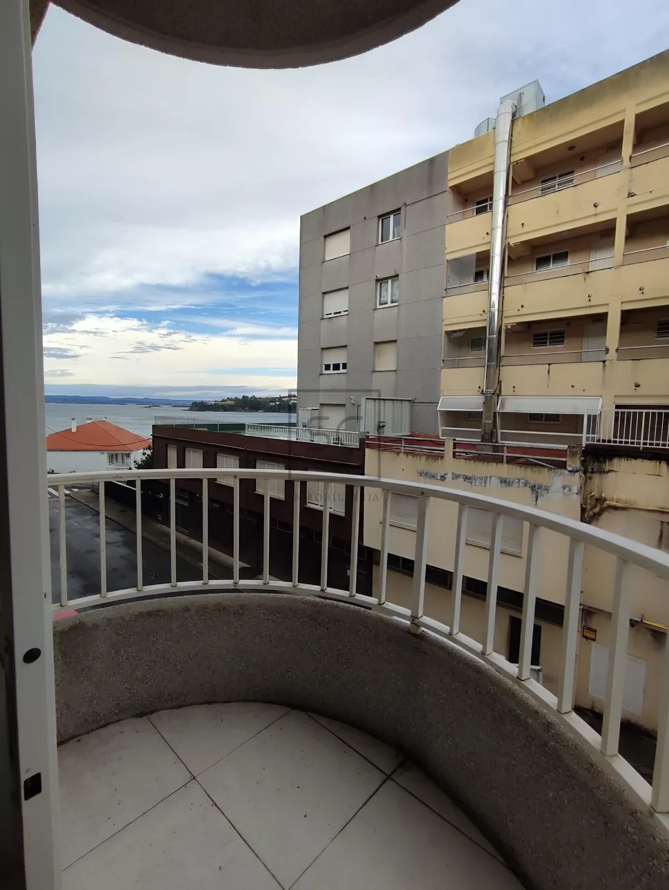 Piso con vistas laterales al mar en Miño