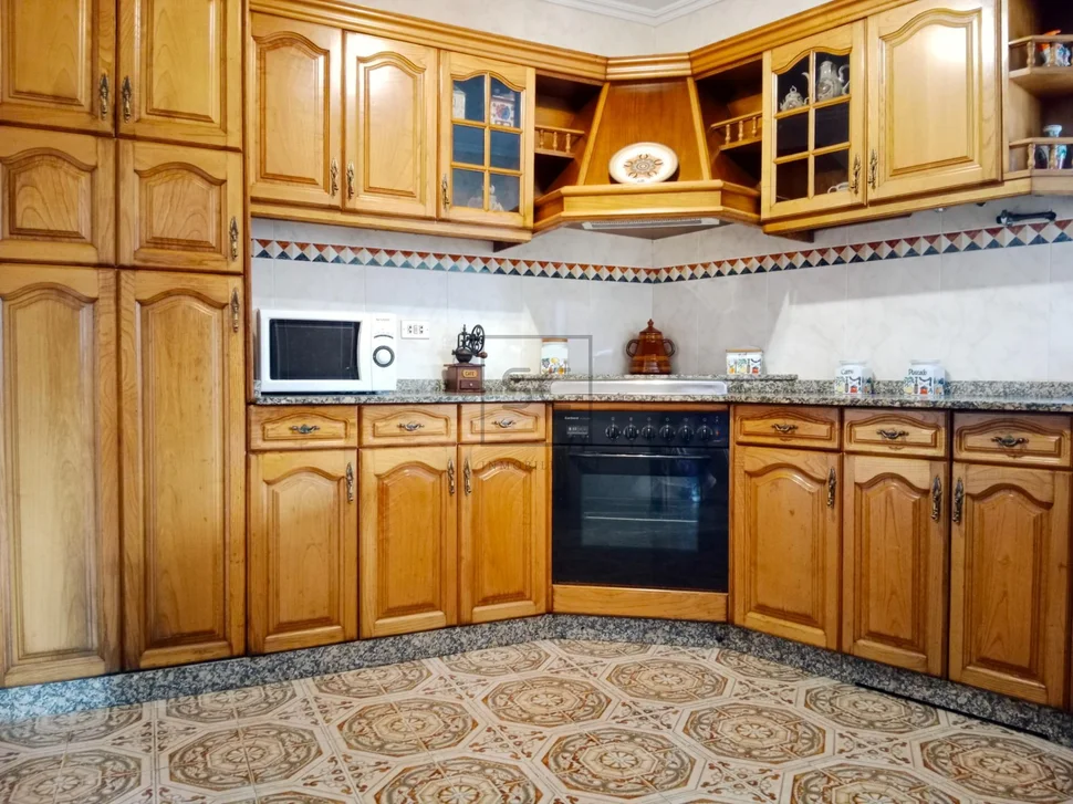 Casa con local en fene