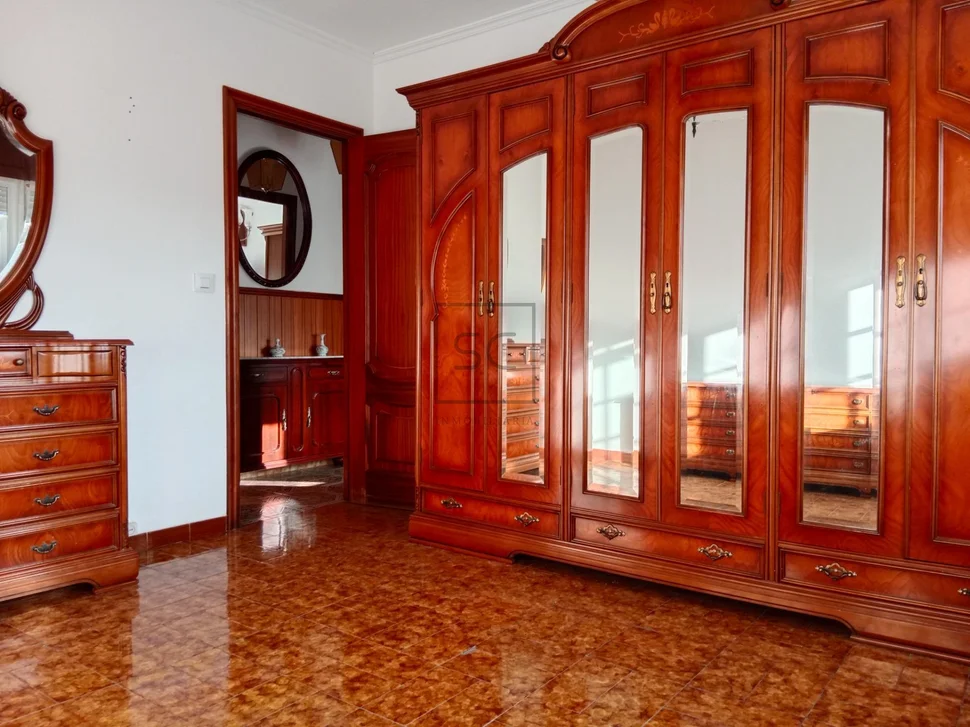 Casa con local en fene