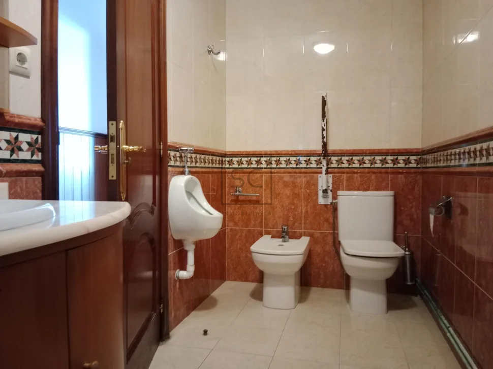 Casa con local en fene