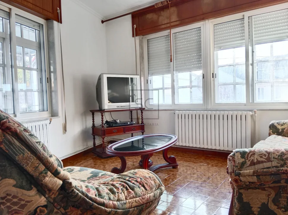 Casa con local en fene