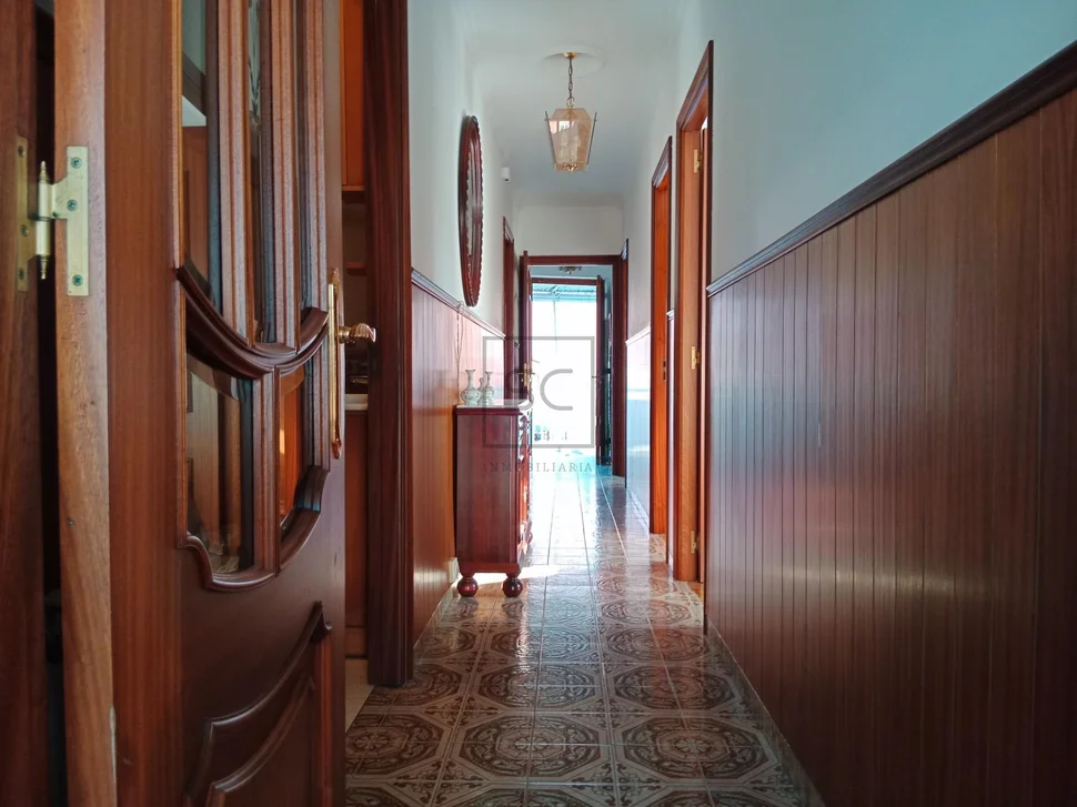 Casa con local en fene