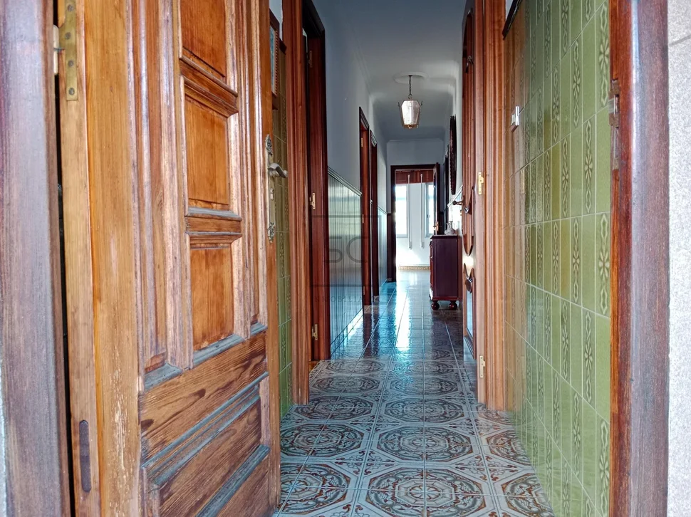 Casa con local en fene