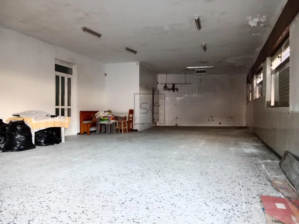 Casa con local en fene