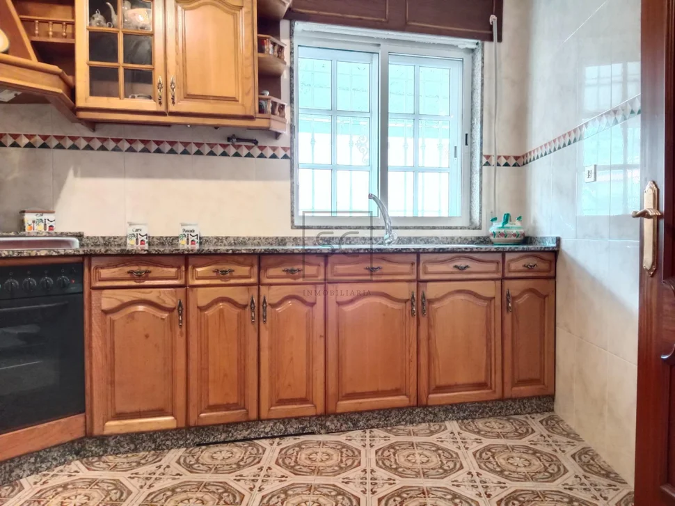 Casa con local en fene