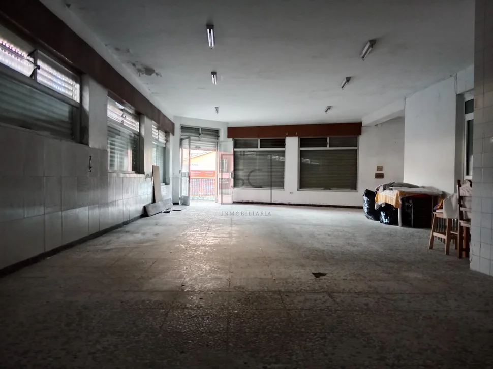 Casa con local en fene