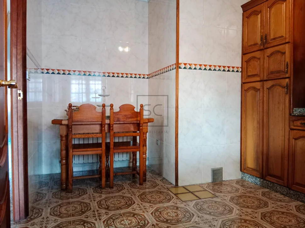 Casa con local en fene