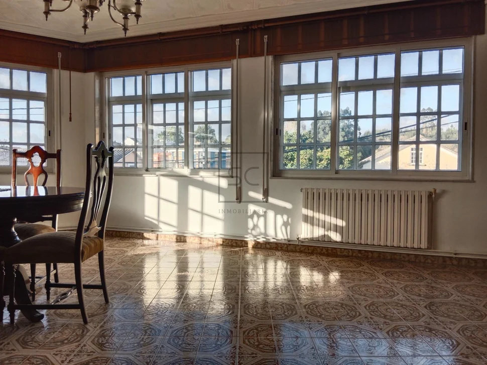 Casa con local en fene