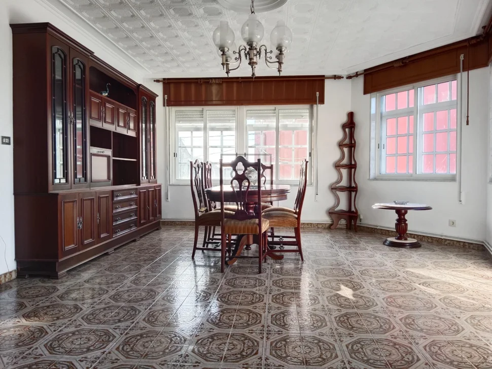 Casa con local en fene