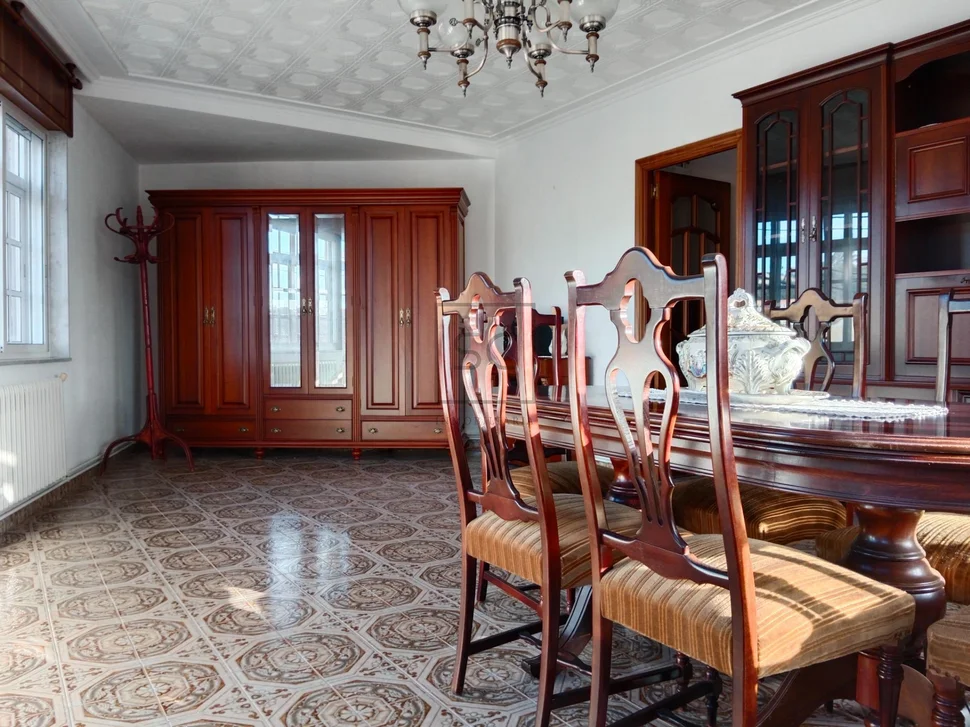 Casa con local en fene