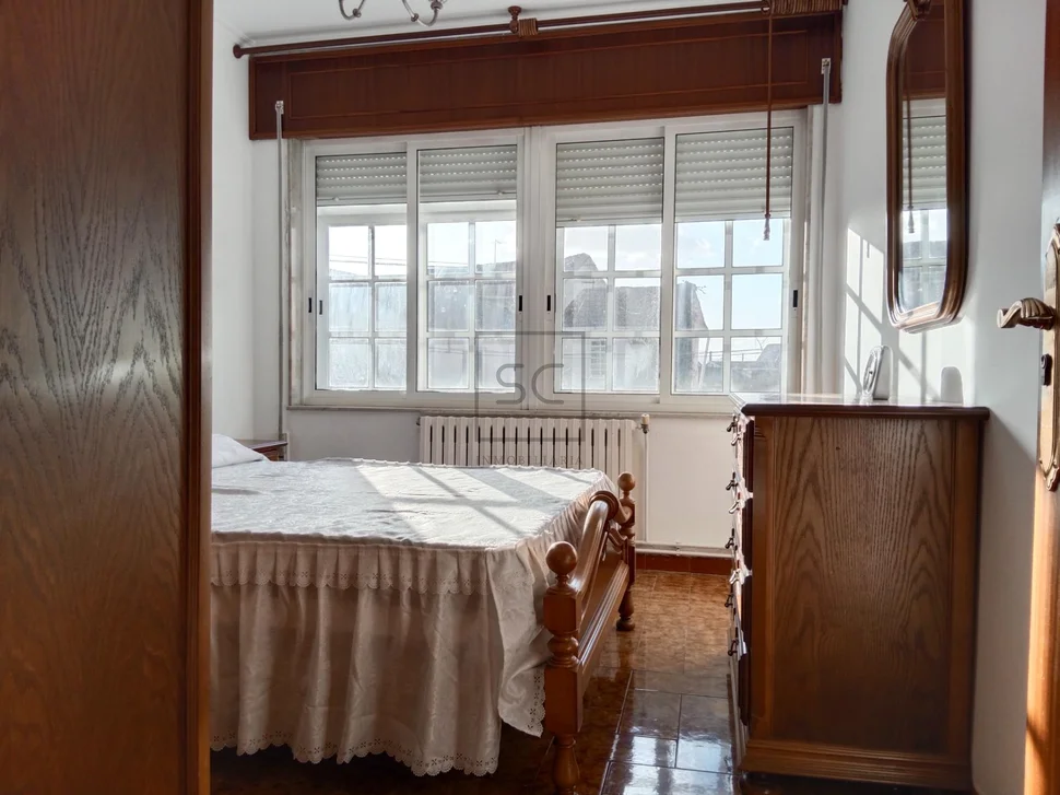 Casa con local en fene