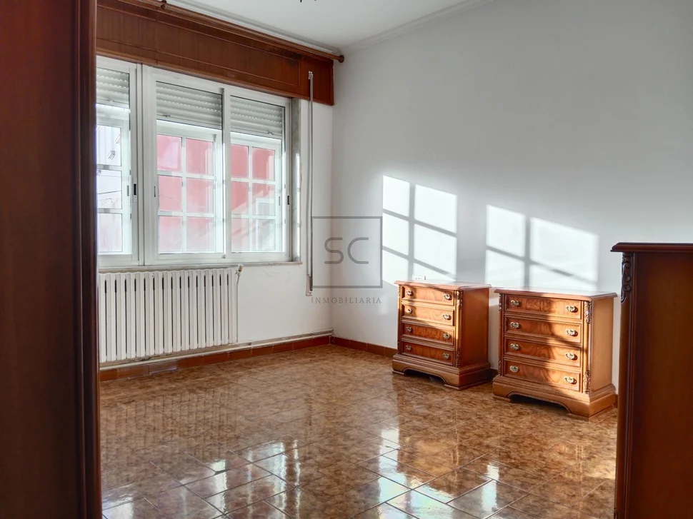 Casa con local en fene