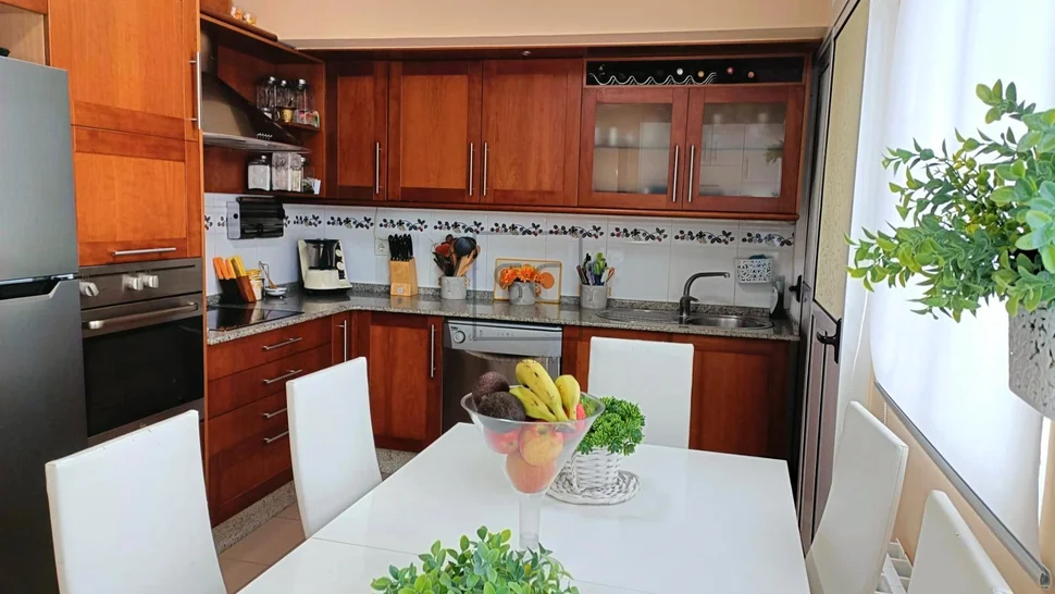 Luminoso ático con tres habitaciones en el centro de ferrol