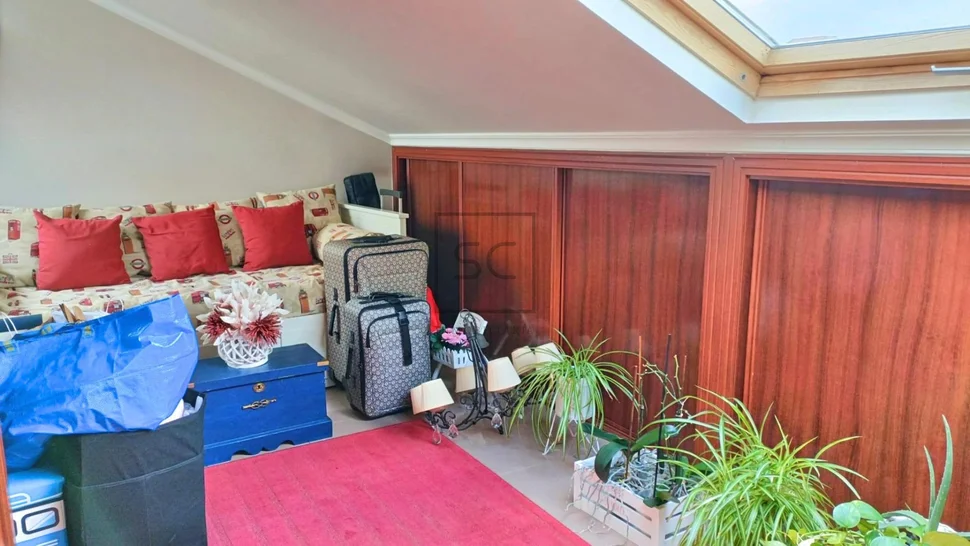 Luminoso ático con tres habitaciones en el centro de ferrol