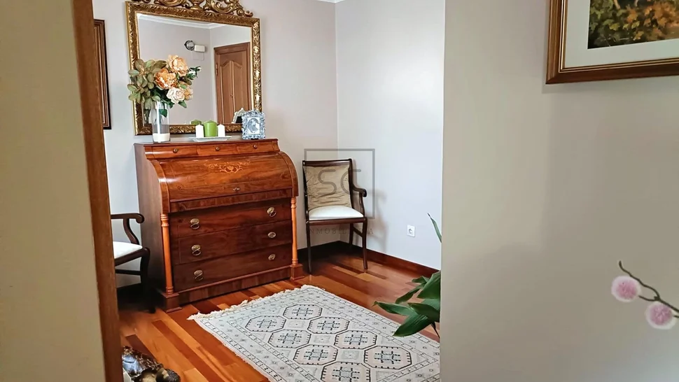 Luminoso ático con tres habitaciones en el centro de ferrol