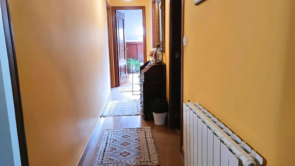 Luminoso ático con tres habitaciones en el centro de ferrol